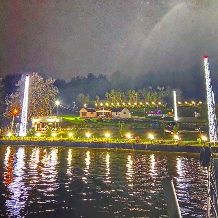 Vista nocturna Lago Rapel